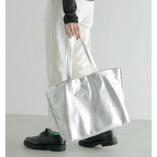 ear PAPILLONNER(バッグ ・ シルバー/銀色系)のフリマアイテム一覧 ear PAPILLONNER(バッグ ・ シルバー/銀色系)のフリマアイテム一覧