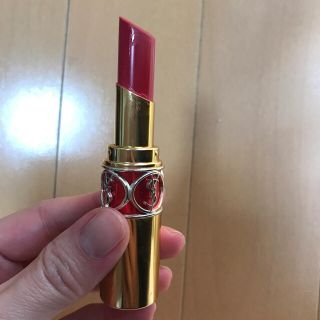 イヴサンローランボーテ(Yves Saint Laurent Beaute)のルージュヴォリュプテシャイン21 赤系(口紅)