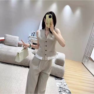 MIU MIUの新品フリマアイテム一覧 MIU MIUの新品フリマアイテム一覧