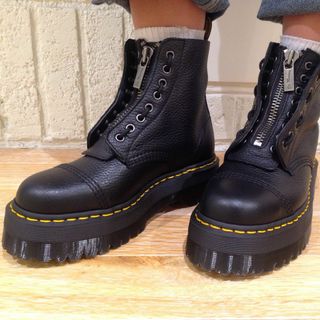 BALENCIAGA - 未使用 BALENCIAGA バレンシアガ BBロゴ レザー BALENCIAGA - 未使用 BALENCIAGA バレンシアガ BBロゴ レザー