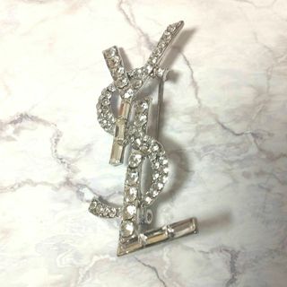 Yves Saint Laurent(ブローチ/コサージュ)のフリマアイテム一覧 Yves Saint Laurent(ブローチ/コサージュ)のフリマアイテム一覧
