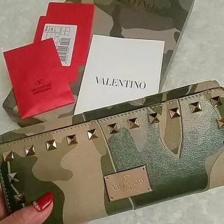 ヴァレンティノガラヴァーニ(valentino garavani)のレア！Valentino garavani  迷彩柄長財布(財布)