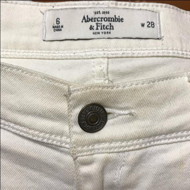 Abercrombie&Fitch(アバクロンビーアンドフィッチ)のAbercrombie & Fitch♡デニム白ショートパンツ♡ レディースのパンツ(ショートパンツ)の商品写真