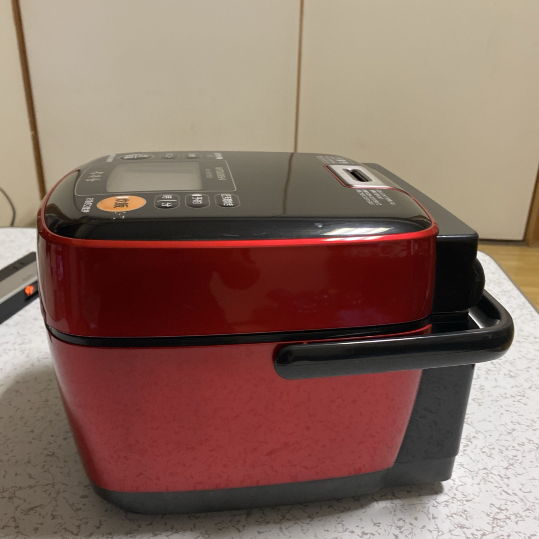 三菱 - MITSUBISHI NJ-SW063 本炭釜炊飯器 赤12年製の通販 by 三菱 - MITSUBISHI NJ-SW063 本炭釜炊飯器 赤12年製の通販 by