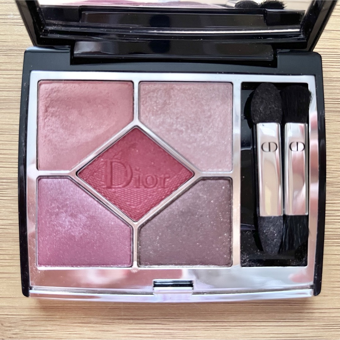 Dior - DIOR ディオール サンククルールクチュール 879 ルージュ Dior - DIOR ディオール サンククルールクチュール 879 ルージュ