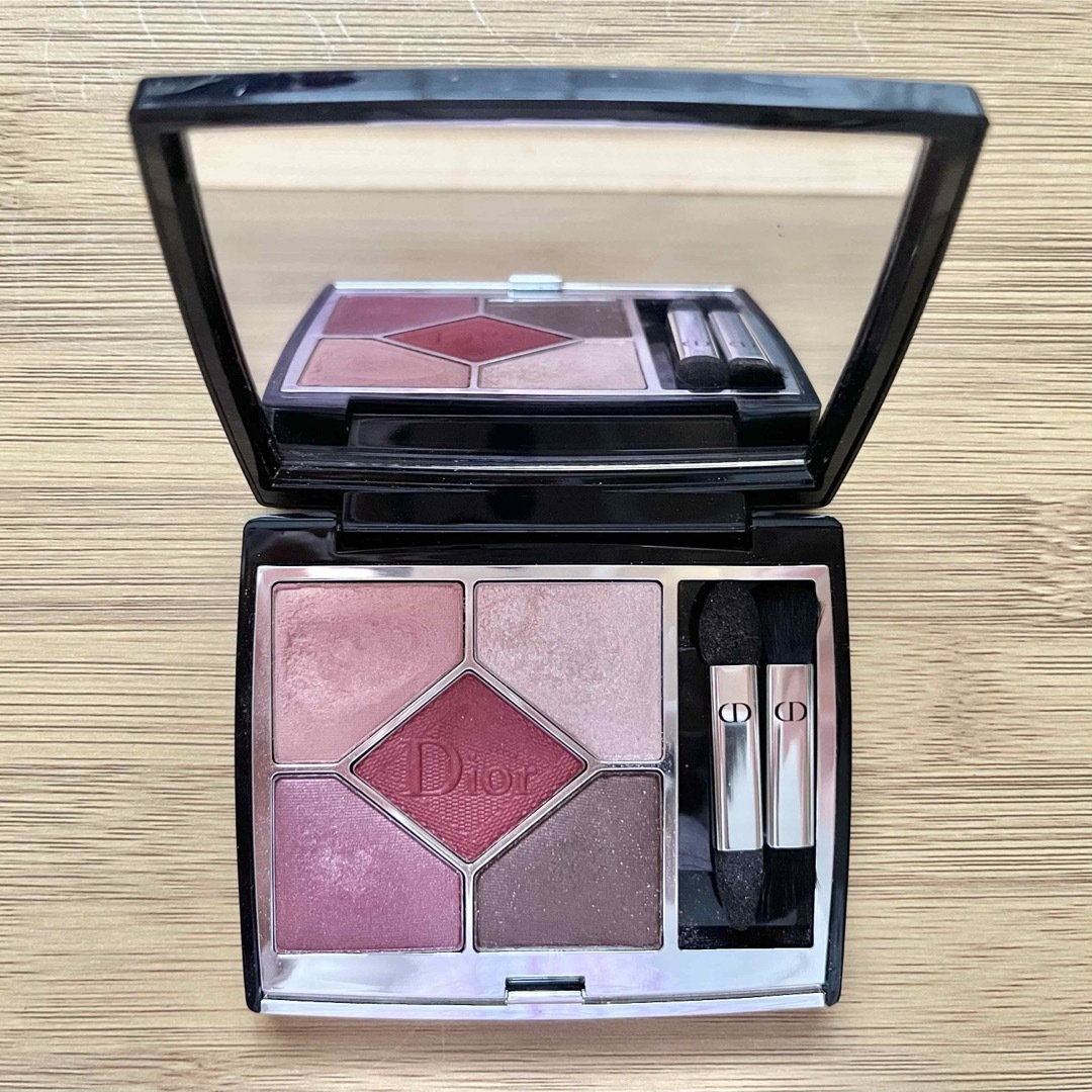 Dior - DIOR ディオール サンククルールクチュール 879 ルージュ Dior - DIOR ディオール サンククルールクチュール 879 ルージュ