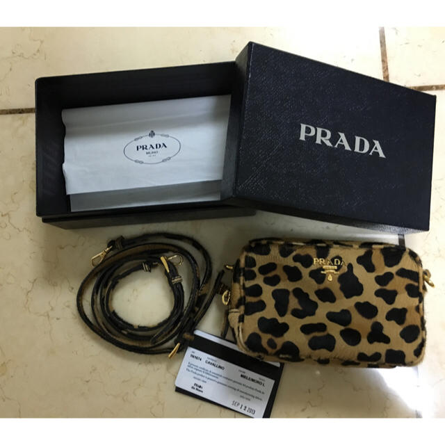 海外輸入】 PRADA 梨花さん愛用 - PRADA ハラコ 箱付き ポシェット