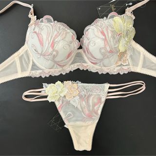 Wacoal(ブラ&ショーツセット)のフリマアイテム一覧 Wacoal(ブラ&ショーツセット)のフリマアイテム一覧