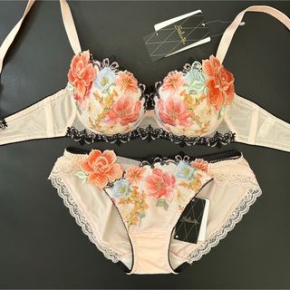 Wacoal(ブラ&ショーツセット)のフリマアイテム一覧 Wacoal(ブラ&ショーツセット)のフリマアイテム一覧