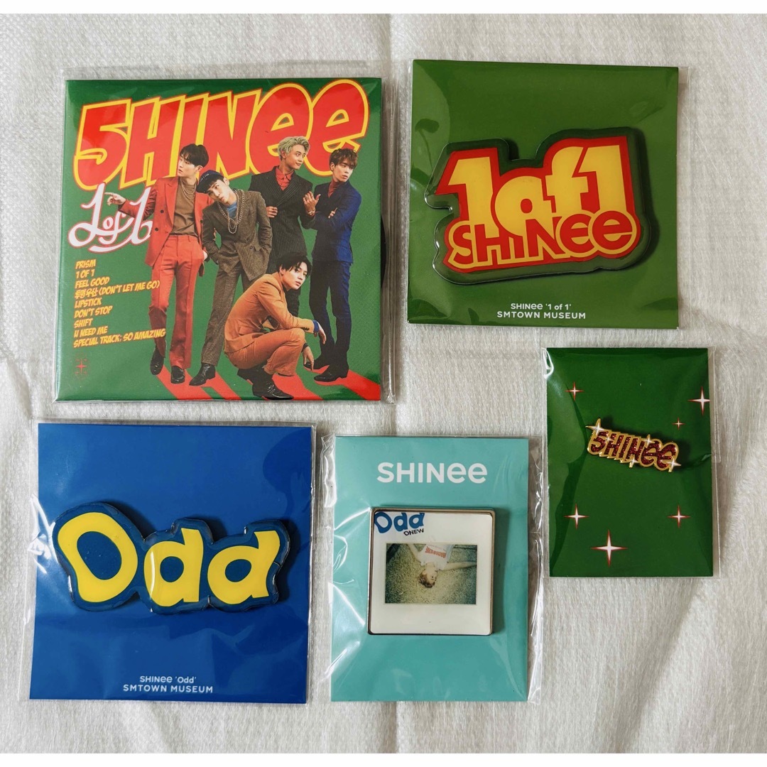 SHINee(シャイニー)のSHINee マグネット コースター ピンバッジ セット エンタメ/ホビーのタレントグッズ(アイドルグッズ)の商品写真