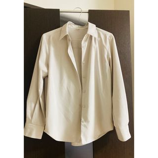 GU - チロ様専用【新品未使用】GU 長袖Vネックブラウスの通販 by GU - チロ様専用【新品未使用】GU 長袖Vネックブラウスの通販 by