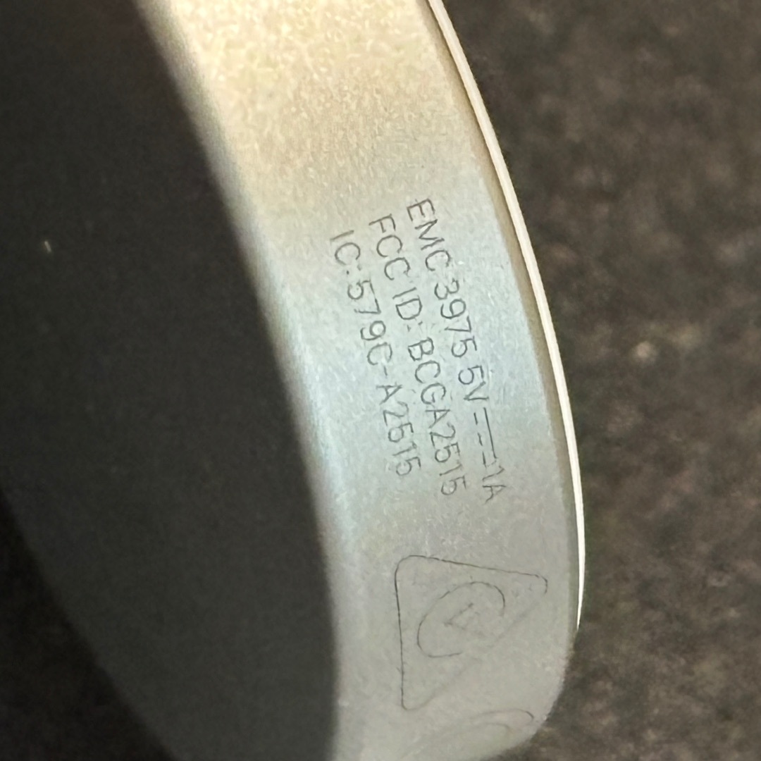 Apple Watch(アップルウォッチ)のApple Watch 純正急速充電器 A2515 スマホ/家電/カメラのスマートフォン/携帯電話(バッテリー/充電器)の商品写真