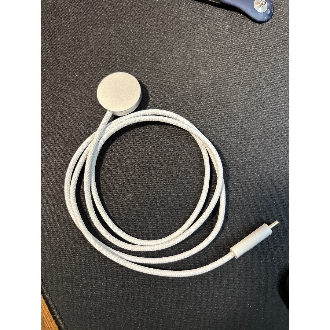 Apple Watch(アップルウォッチ)のApple Watch 純正急速充電器 A2515 スマホ/家電/カメラのスマートフォン/携帯電話(バッテリー/充電器)の商品写真