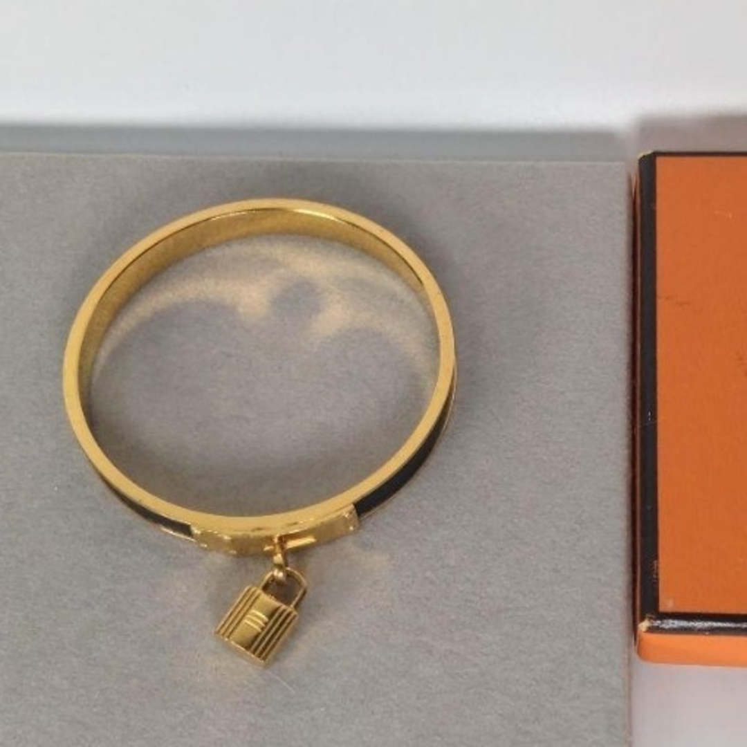 HERMES(エルメス)のHERMES エルメス ケリー バングル カデナ ゴールド/黒革サイズ. レディースのアクセサリー(ブレスレット/バングル)の商品写真