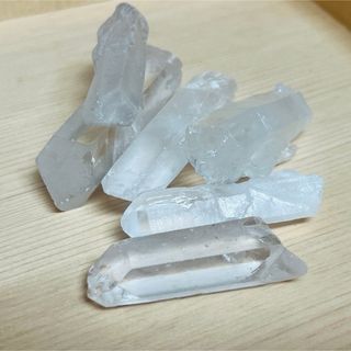 【インテリア用】天然水晶ポイント 原石セット 81.1g【浄化用】(置物)