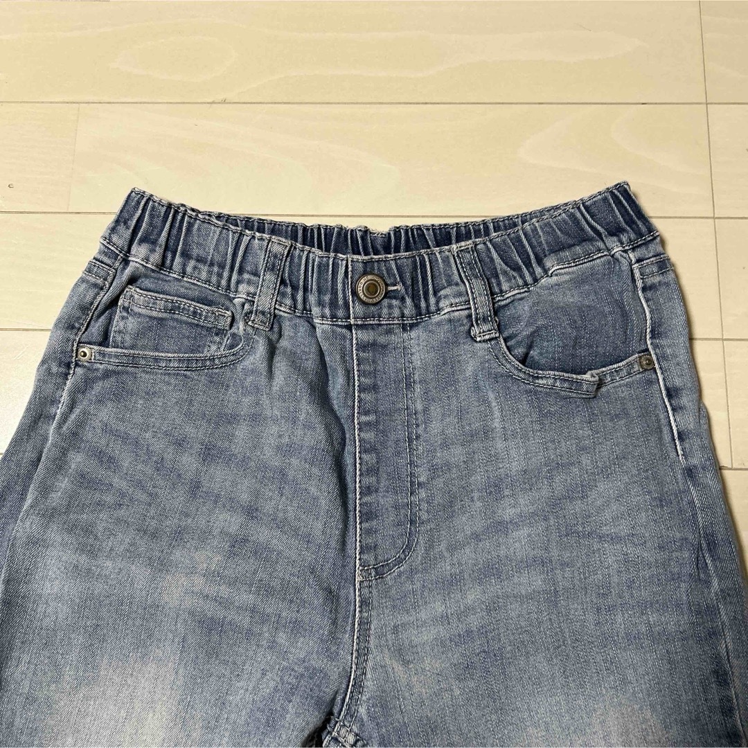 NAVY(ネイビー)のNAVYキッズ160センチデニム　子どもボトムス　青　ライトブルー　スリムパンツ キッズ/ベビー/マタニティのキッズ服女の子用(90cm~)(パンツ/スパッツ)の商品写真