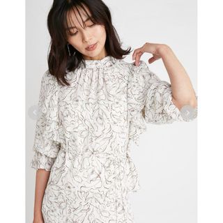 SNIDEL - SNIDEL オーガンジーシースルーブラウス ドット 新品未 SNIDEL - SNIDEL オーガンジーシースルーブラウス ドット 新品未