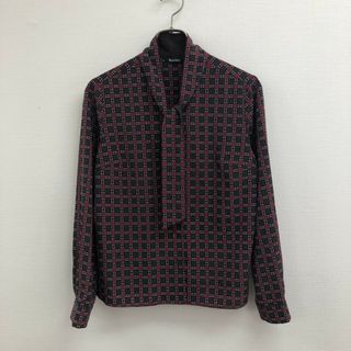 アクアスキュータム(AQUA SCUTUM)の【Aquascutum】アクアスキュータム　トップス　長袖　ブラウス　シャツ　ボウタイ　赤系　サイズ10　総柄　(その他)