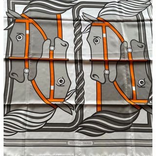 HERMES - エルメス エプロンドール ツイリー スカーフ ネイビー HERMES - エルメス エプロンドール ツイリー スカーフ ネイビー