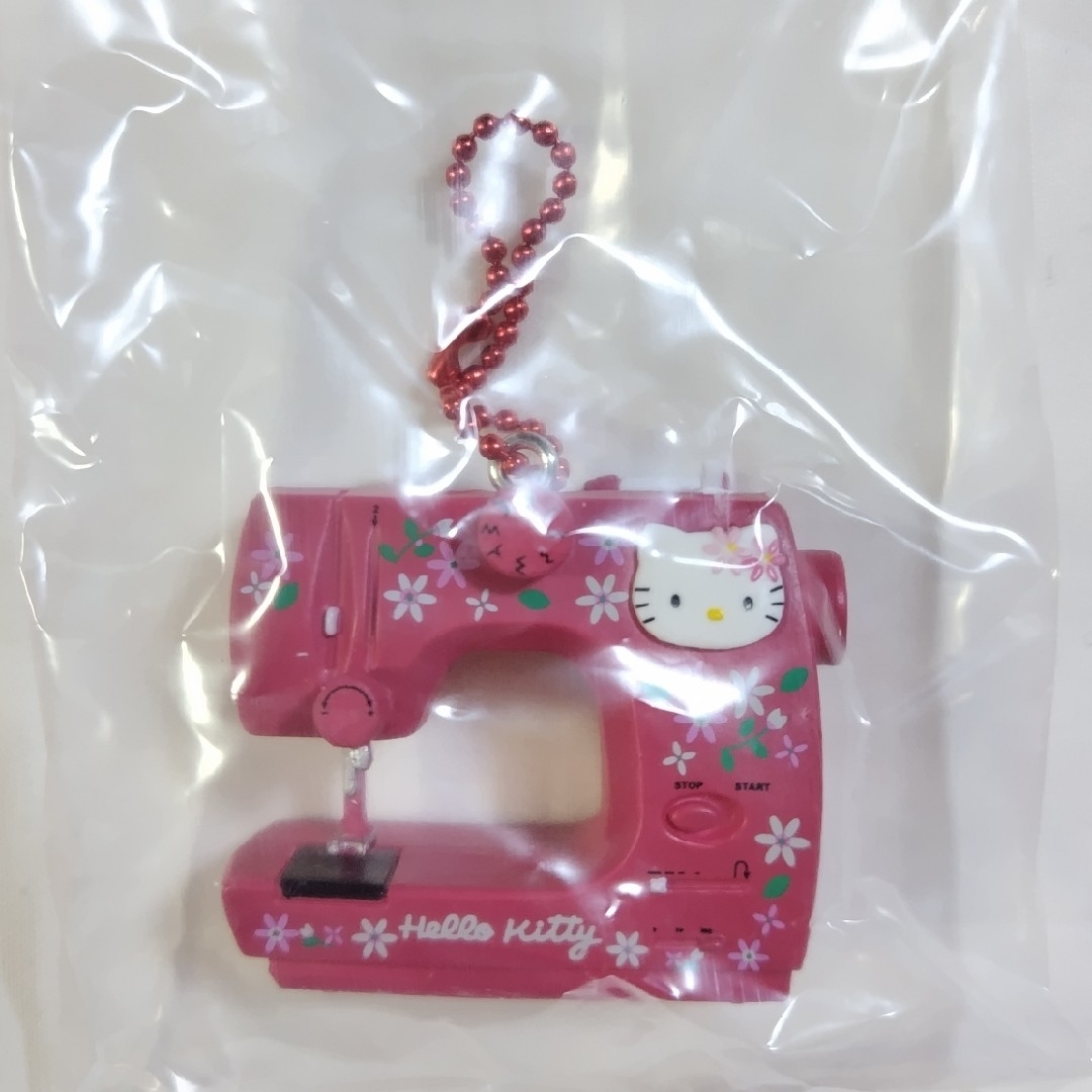 ハローキティ　なつかしアイテムミニチュアコレクション2　ミシン エンタメ/ホビーのおもちゃ/ぬいぐるみ(キャラクターグッズ)の商品写真