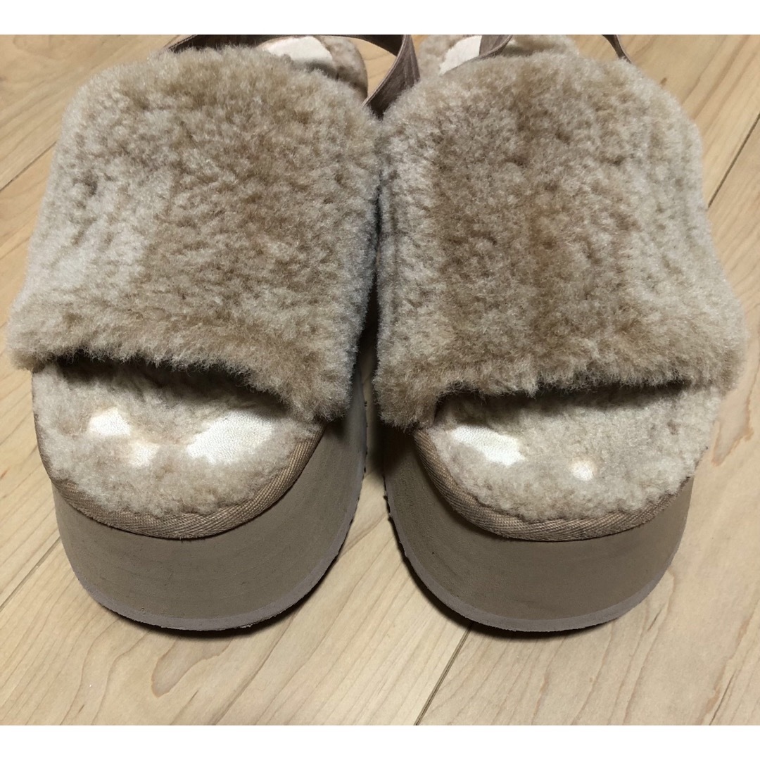 UGG - UGG UGG厚底ファーサンダル UGGサンダル UGGファー UGG - UGG UGG厚底ファーサンダル UGGサンダル UGGファー