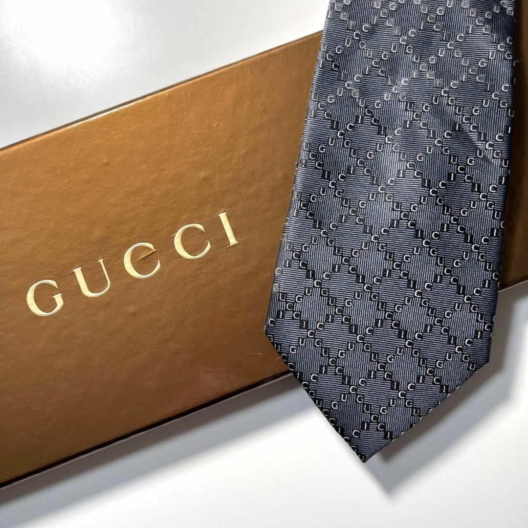 GUCCI - 美品 GUCCI ネクタイ シルク 100% グレー GG柄 総柄の