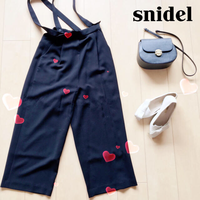 SNIDEL(スナイデル)の【snidel】 サスペンダー付きタックパンツ レディースのパンツ(カジュアルパンツ)の商品写真