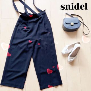 スナイデル(SNIDEL)の【snidel】 サスペンダー付きタックパンツ(カジュアルパンツ)