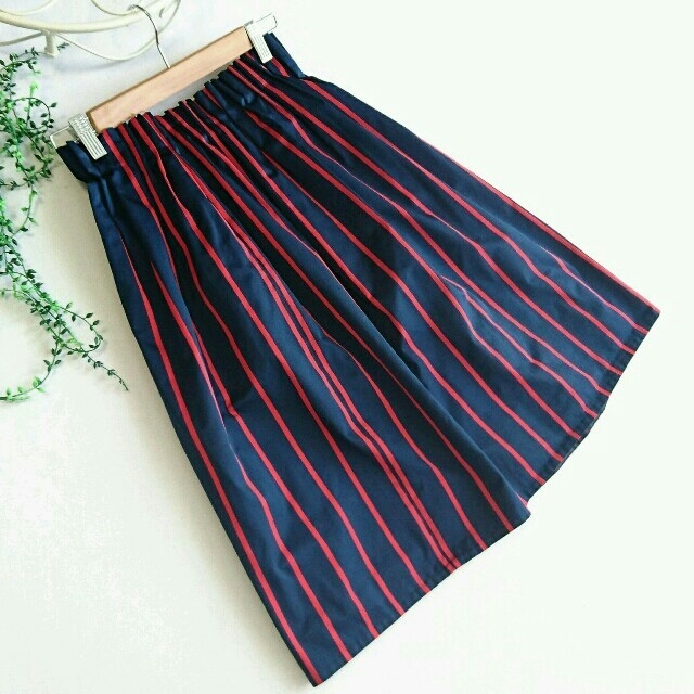 INED(イネド)の～～sakuramama様 おまとめお取引き～～ レディースのスカート(ひざ丈スカート)の商品写真