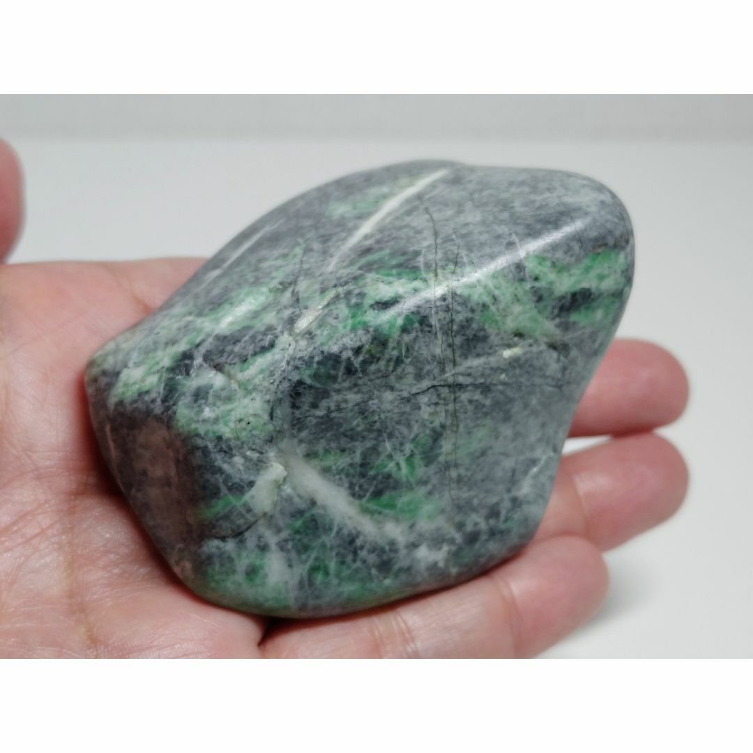 黒緑 298g 翡翠 ヒスイ 翡翠原石 原石 鉱物 鑑賞石 自然石 誕生石 鉱石