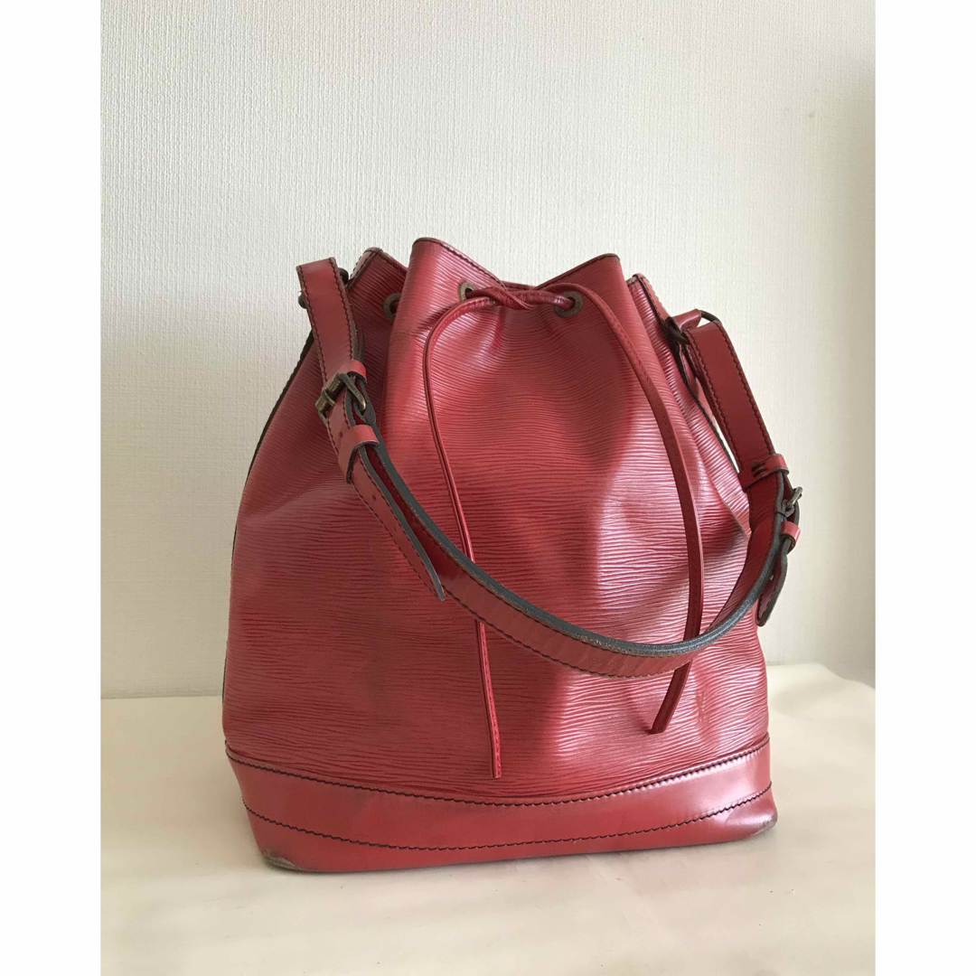 LOUIS VUITTON - ルイヴィトン エピ ショルダーバッグ ノエの LOUIS VUITTON - ルイヴィトン エピ ショルダーバッグ ノエの