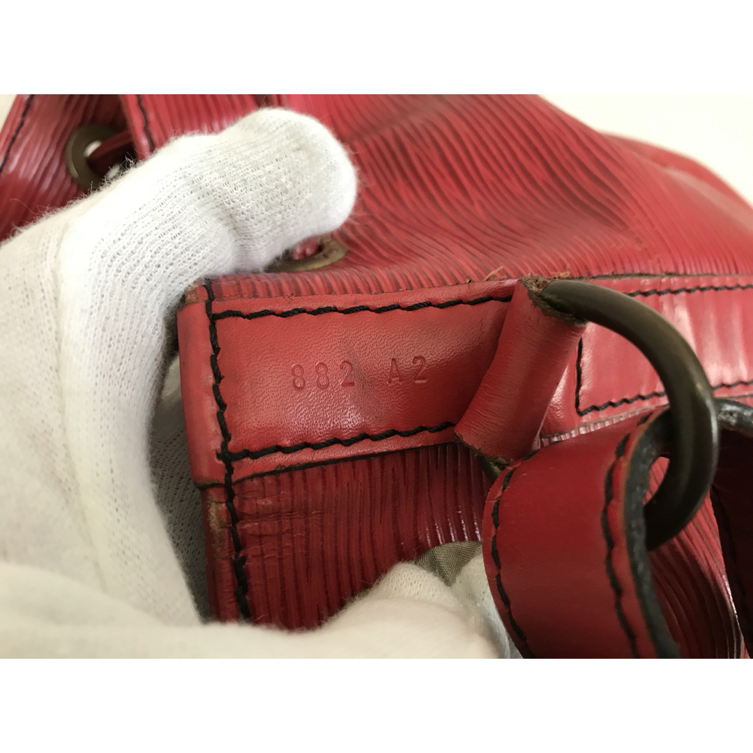 LOUIS VUITTON - ルイヴィトン エピ ショルダーバッグ ノエの LOUIS VUITTON - ルイヴィトン エピ ショルダーバッグ ノエの