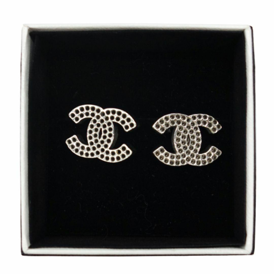 【新作入荷!!】 CHANEL - パンチング CC ココマーク イヤリング シャネル CHANEL イヤリング