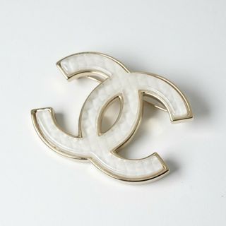 CHANEL - 専用 CHANEL ブローチ パールの通販 by kyon_og's shop CHANEL - 専用 CHANEL ブローチ パールの通販 by kyon_og's shop
