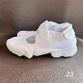 NIKE - NIKE 赤 スニーカーの通販 by m's shop|ナイキならラクマ NIKE - NIKE 赤 スニーカーの通販 by m's shop|ナイキならラクマ