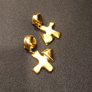 Christian Lacroix(アクセサリー)のフリマアイテム一覧 Christian Lacroix(アクセサリー)のフリマアイテム一覧