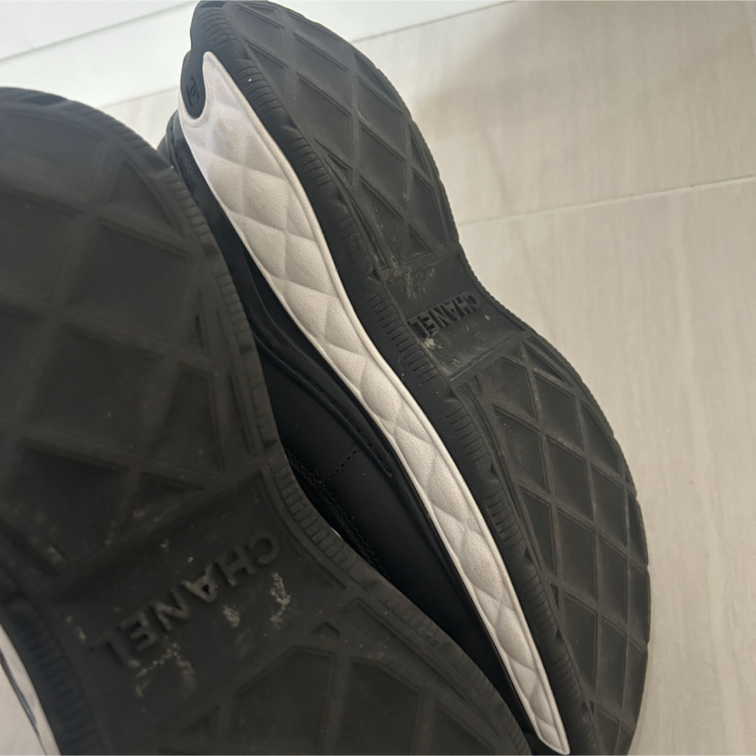 CHANEL - 正規品 シャネル CCマーク入りスニーカー メンズ 黒 CHANEL - 正規品 シャネル CCマーク入りスニーカー メンズ 黒