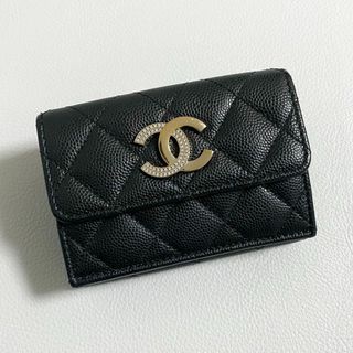 CHANEL - CHANEL(シャネル) 3つ折り財布 カメリア ピンク ココ CHANEL - CHANEL(シャネル) 3つ折り財布 カメリア ピンク ココ