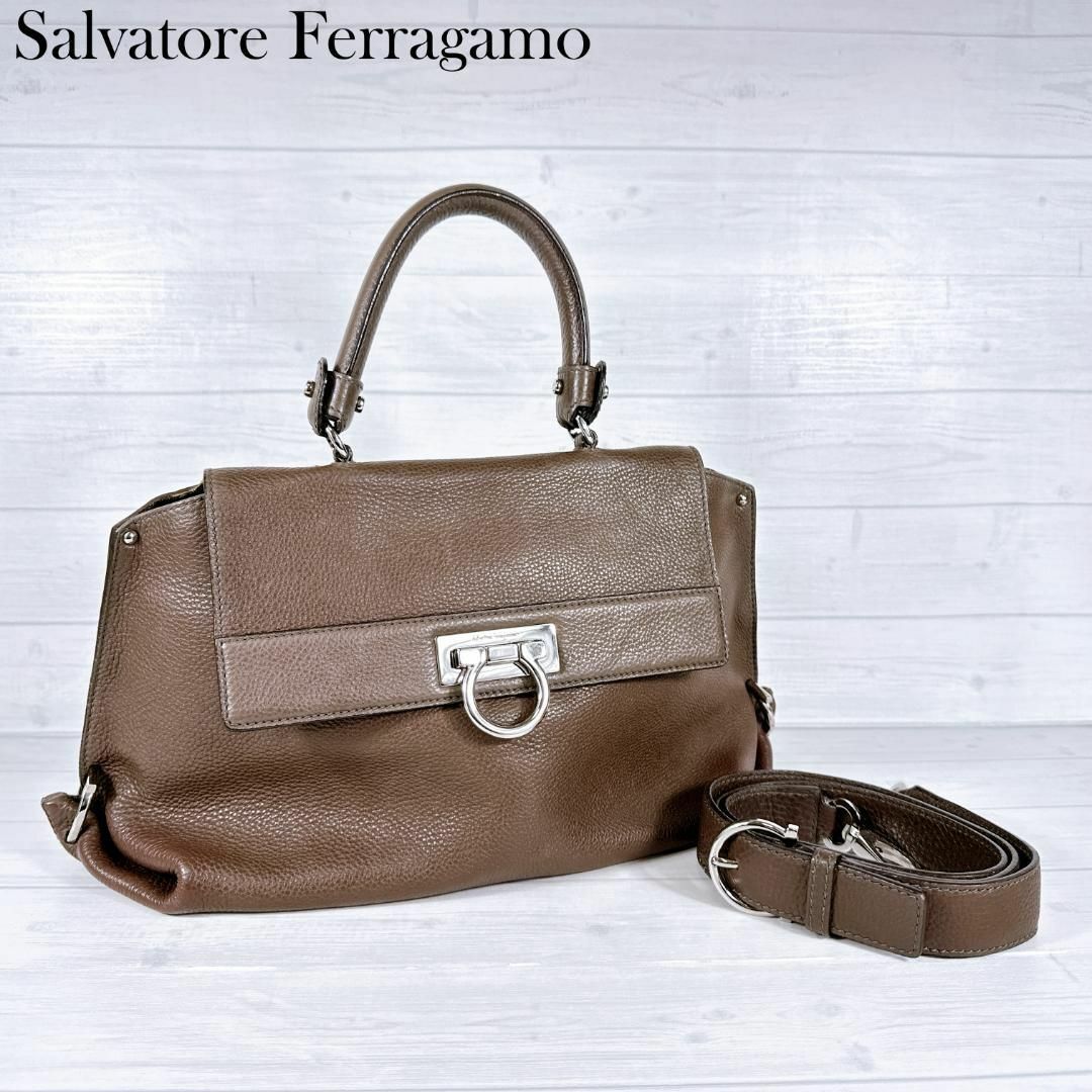 Salvatore Ferragamo - サルヴァトーレ フェラガモ ソフィア Salvatore Ferragamo - サルヴァトーレ フェラガモ ソフィア