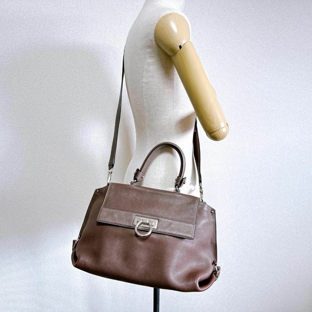 Salvatore Ferragamo - サルヴァトーレ フェラガモ ソフィア Salvatore Ferragamo - サルヴァトーレ フェラガモ ソフィア