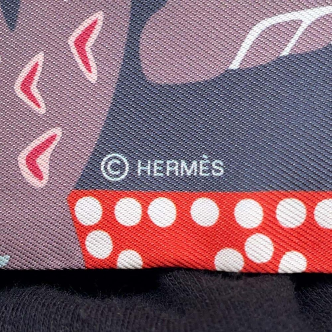 HERMES - エルメス スカーフ ツイリー Fantaisie d'Etriers 鎧の HERMES - エルメス スカーフ ツイリー Fantaisie d'Etriers 鎧の