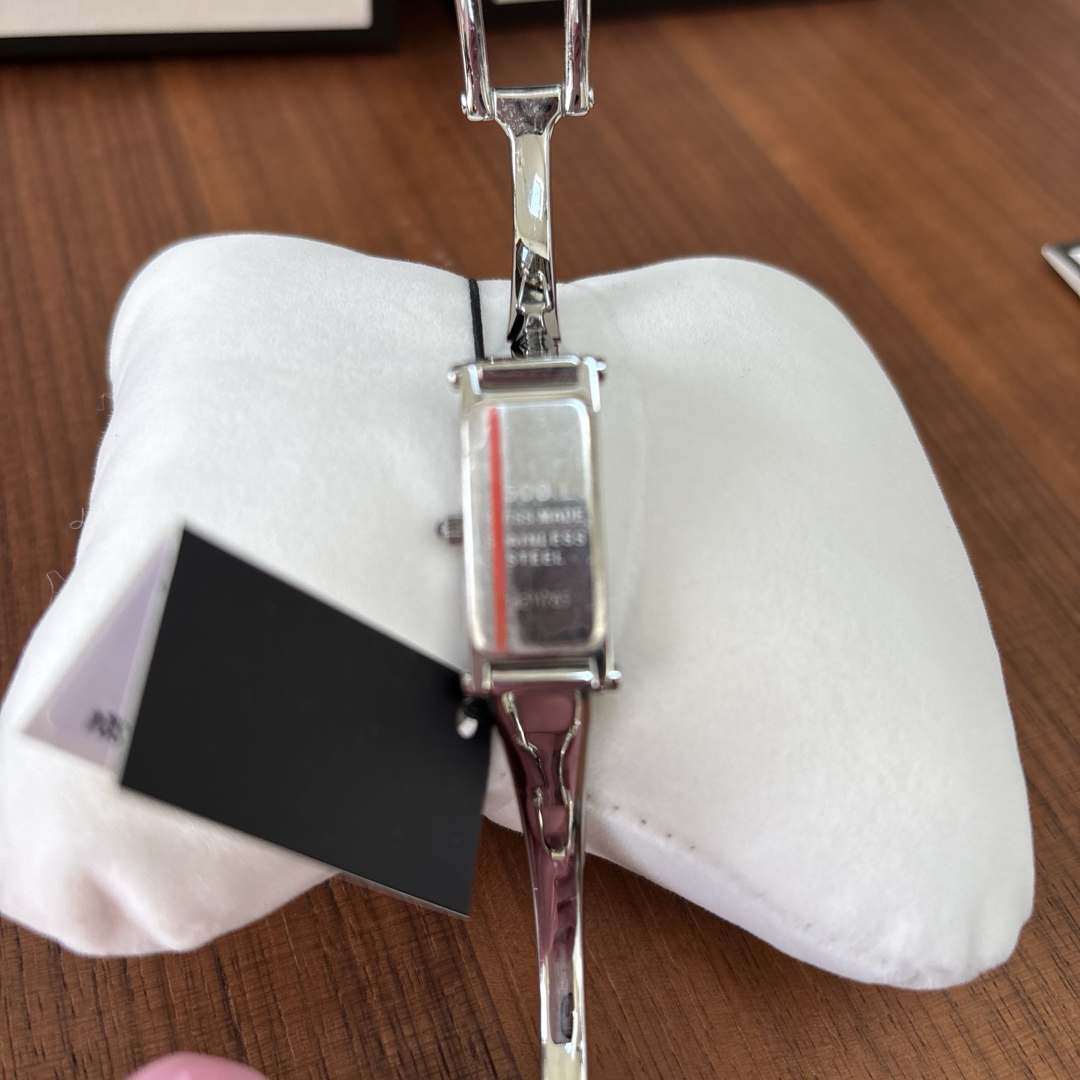 【楽天スーパーセール】 GUCCI - by シルバー/ホログラムの通販 クォーツ腕時計 GUCCI その他