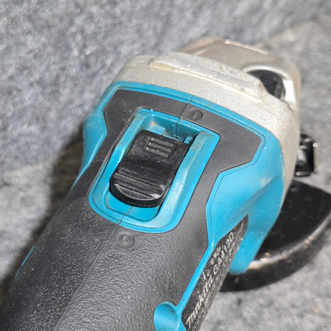 中古品・バッテリ付き!※端子部分にサビあり※】マキタ(makita 中古品・バッテリ付き!※端子部分にサビあり※】マキタ(makita