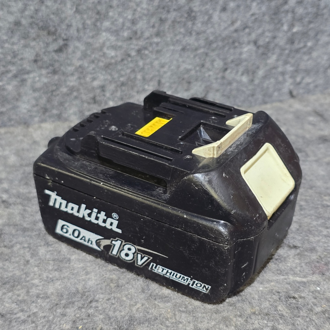 中古品・バッテリ付き!※端子部分にサビあり※】マキタ(makita 中古品・バッテリ付き!※端子部分にサビあり※】マキタ(makita