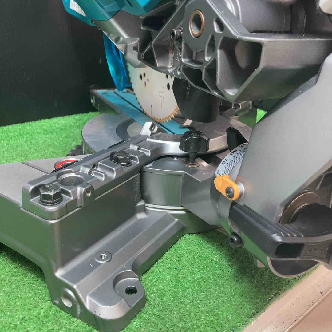 ☆マキタ(makita) コードレススライドマルノコ LS001GZ【岩槻店 ☆マキタ(makita) コードレススライドマルノコ LS001GZ【岩槻店