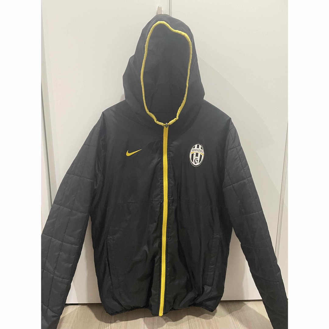 NIKE(ナイキ)のナイキ ユベントス リバーシブルジャケット メンズのジャケット/アウター(ダウンジャケット)の商品写真