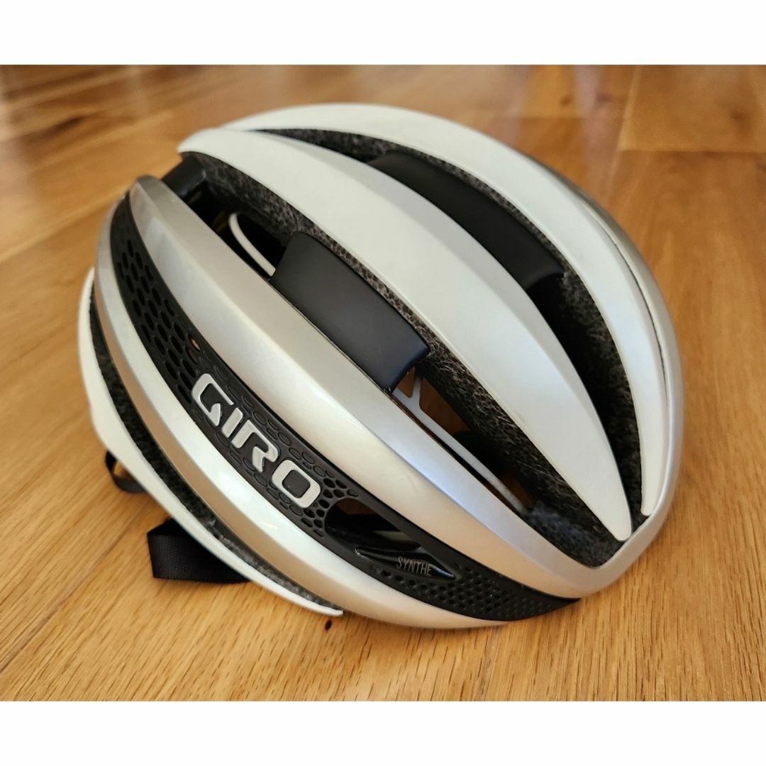 GIRO - GIRO SYNTHE AF ロードバイク用ヘルメット ホワイト Mの GIRO - GIRO SYNTHE AF ロードバイク用ヘルメット ホワイト Mの