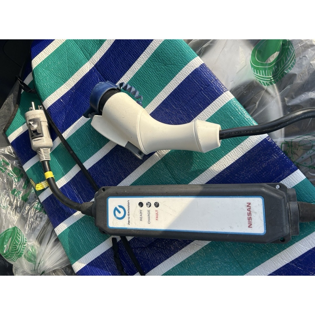 NISSAN 純正 充電ケーブル 29690 3NK0A の通販 by m|ラクマ NISSAN 純正 充電ケーブル 29690 3NK0A の通販 by m|ラクマ