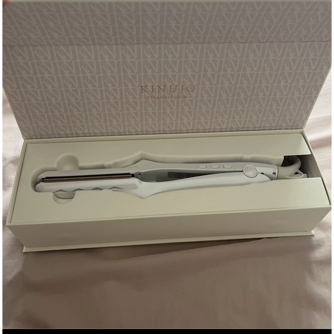 新品未使用 絹女 ストレートアイロン LM225-F ホワイトの通販 by 新品未使用 絹女 ストレートアイロン LM225-F ホワイトの通販 by