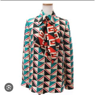 GUCCI - 【GUCCI】フローラ スカーフ同柄 シャツ ブラウス 美品 GUCCI - 【GUCCI】フローラ スカーフ同柄 シャツ ブラウス 美品